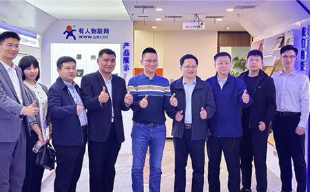 濟(jì)南市工商聯(lián)、濟(jì)南市新生代企業(yè)家聯(lián)誼會(huì)及滕州市工商聯(lián)、滕州市新生代企業(yè)家聯(lián)誼會(huì)一行蒞臨有人物聯(lián)網(wǎng)參訪